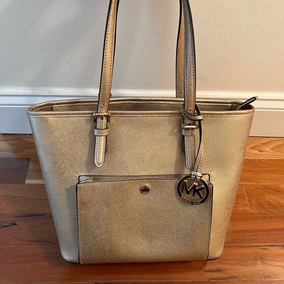 Michael Kors purse - Picture 1 of 9